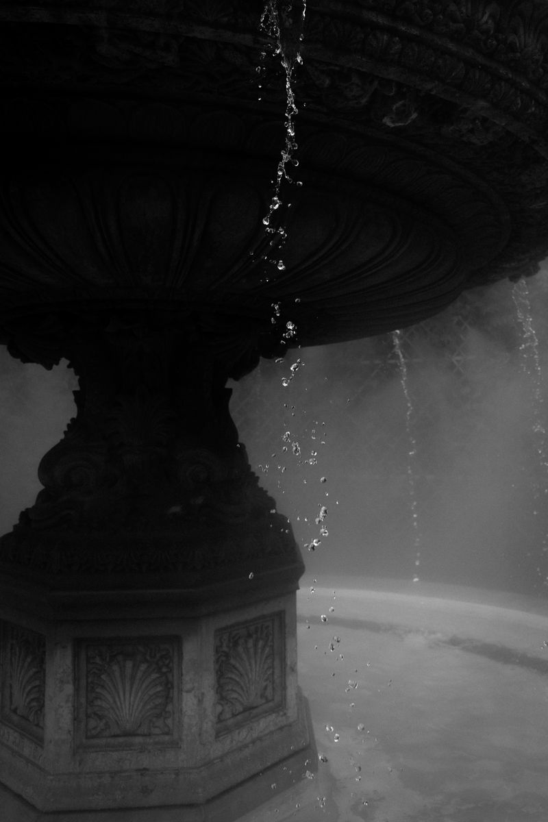 © Phoenix Kanada - Fountain in the Garden