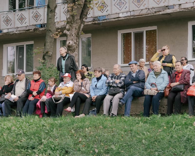 © Julius Nieweler - Retirees watch Victoria Fortuna's campaign event in their neighborhood of Rîșcani, in the Moldovan capital of Chișinău.
