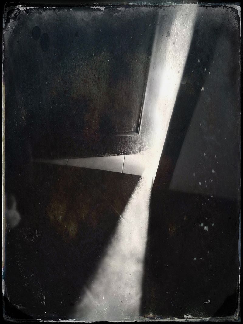 © Celante - Image from the Esmoressências (faded essences) photography project