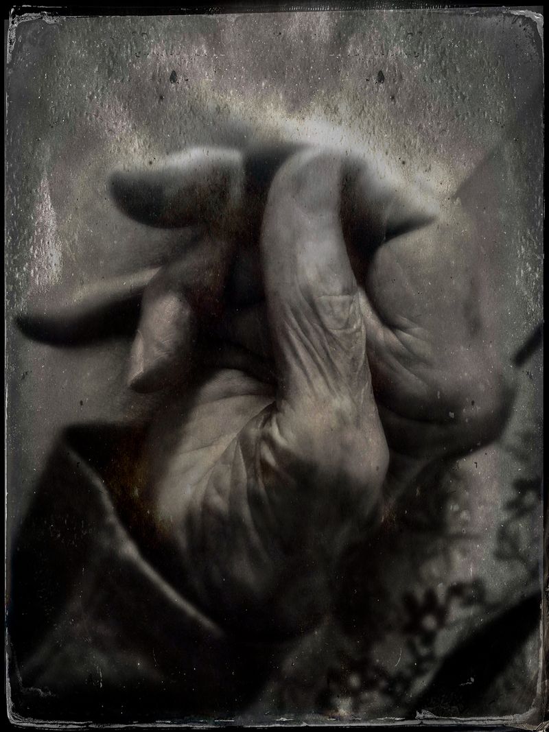 © Celante - Image from the Esmoressências (faded essences) photography project