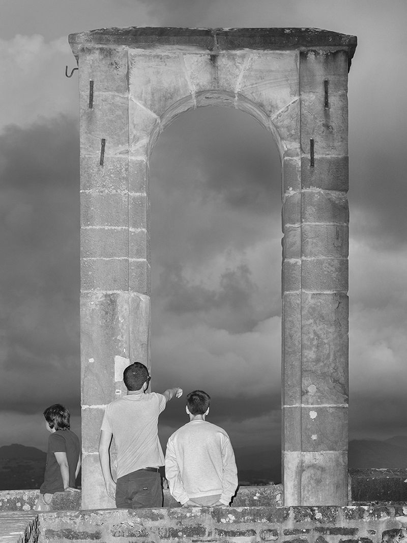 © Bebe Blanco Agterberg - Young men looking over the city. 2019