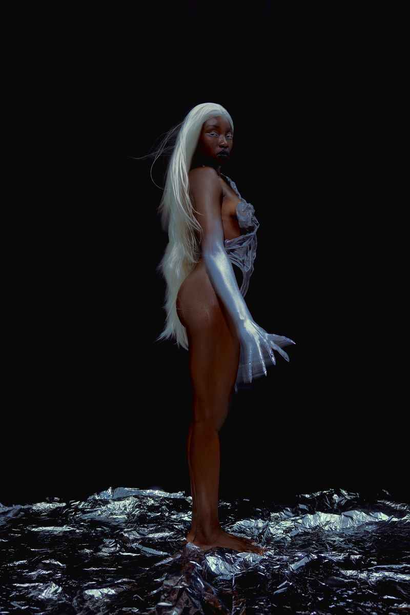 © Laura Knipsael - Image from the In a world where all silver is gold. photography project