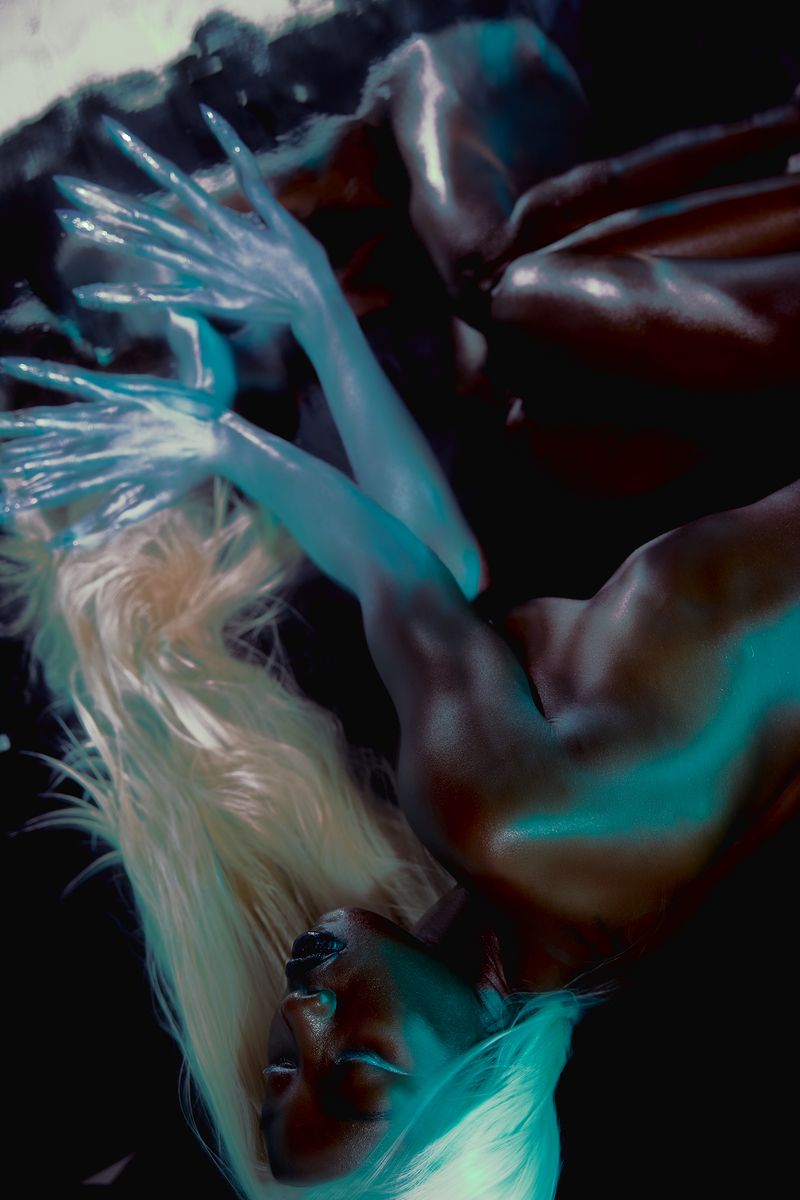 © Laura Knipsael - Image from the In a world where all silver is gold. photography project