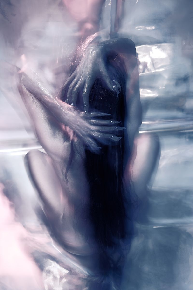 © Laura Knipsael - Image from the In a world where all silver is gold. photography project