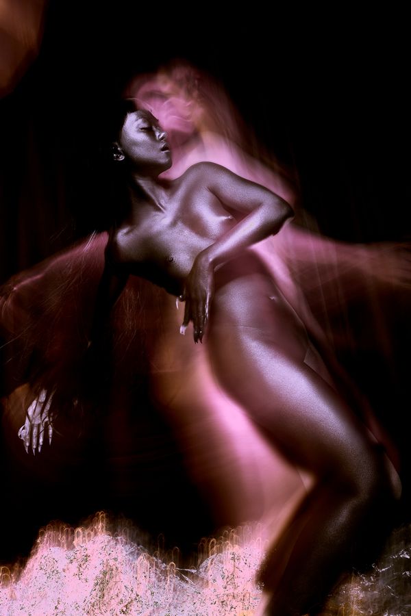 © Laura Knipsael - Image from the In a world where all silver is gold. photography project