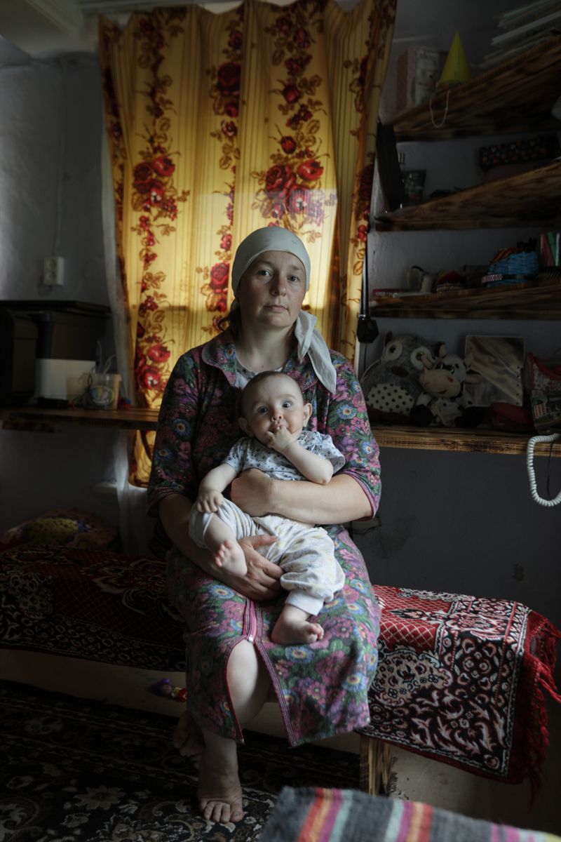 © NADEZHDA ARESHINA - Valentina and her daughter Serafima. Kuyacha village, Altay region, Russian Federation, 2021.