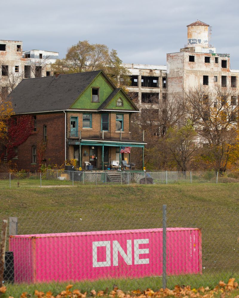 © Daniel Ribar - Image from the Violet photography project