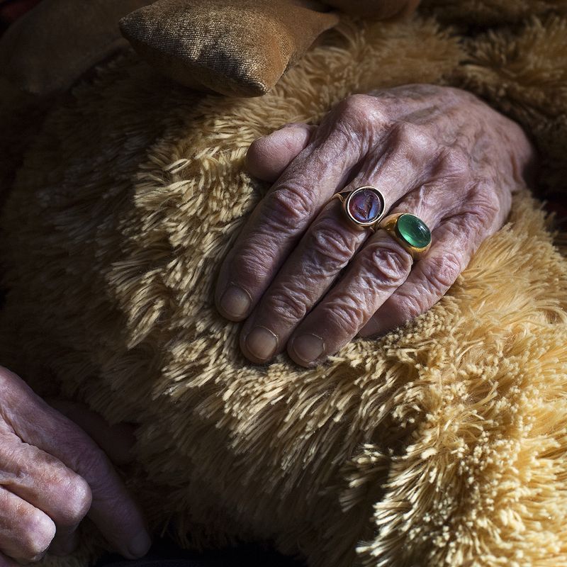 © Melissa Ianniello - The hands of Edda Billi, 87 years old (Rome – Lazio).