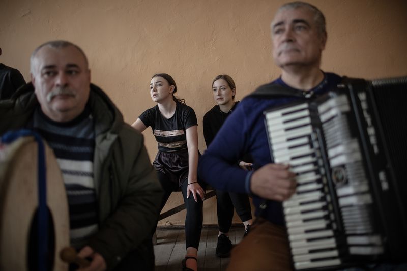 © Maurizio Gjivovich - The Gagauza Dance Cultural Center of Comrat