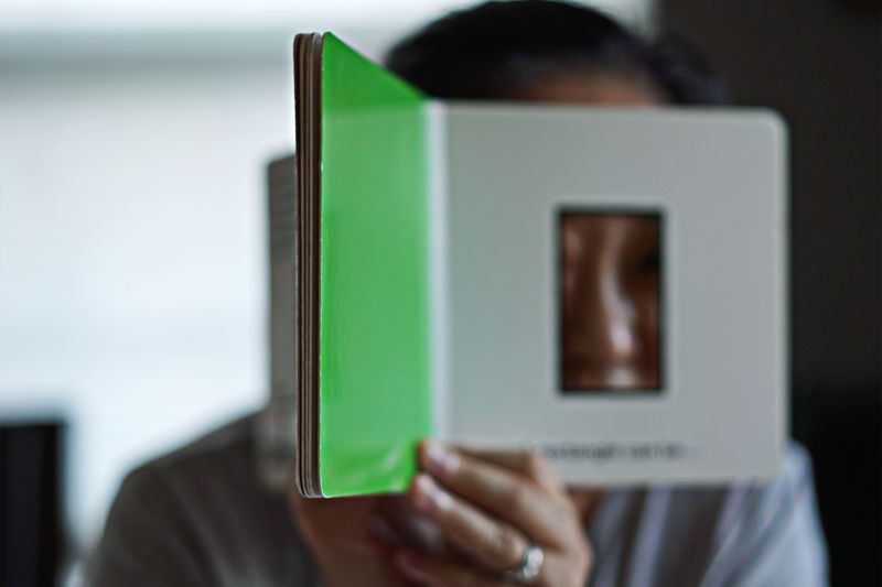 © Li Lin-Liang - Have Fun: teach her son difference shapes.