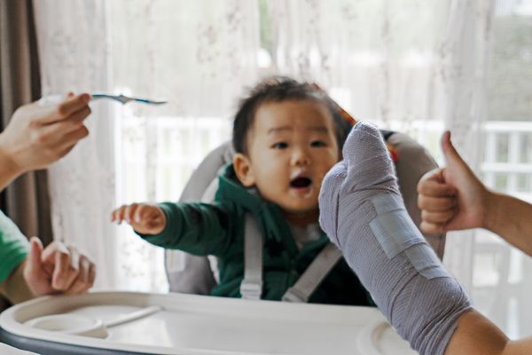 © Li Lin-Liang - You Are the Best: two thumbs up.