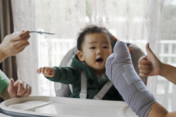 © Li Lin-Liang - You Are the Best: two thumbs up.