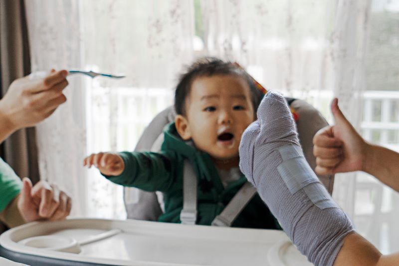 © Li Lin-Liang - You Are the Best: two thumbs up.