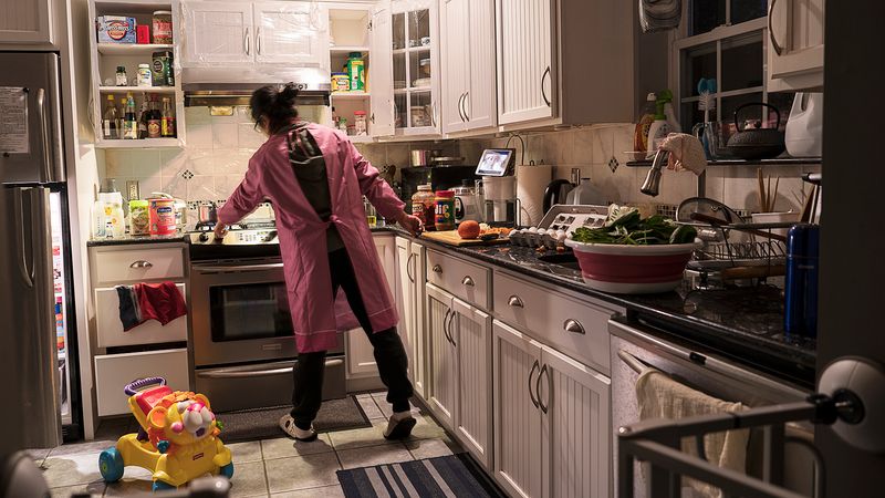 © Li Lin-Liang - Kitchen: busy in kitchen.