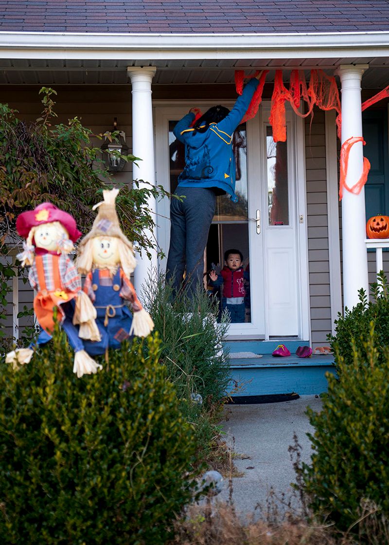 © Li Lin-Liang - 06_Decorating