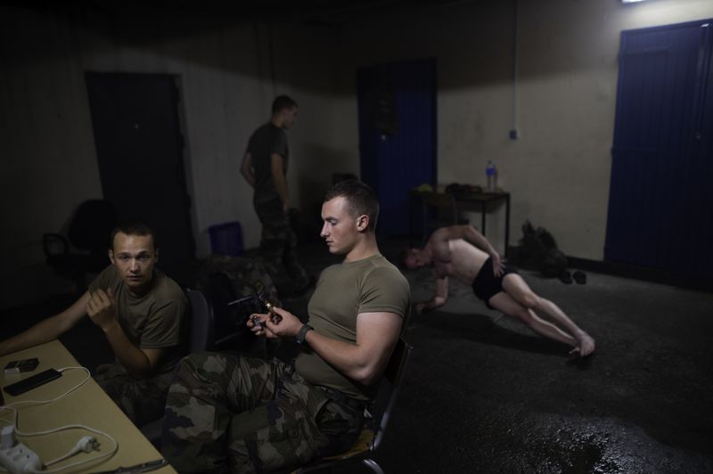 © Nicolas Marbeau - Image from the Waiting for war photography project