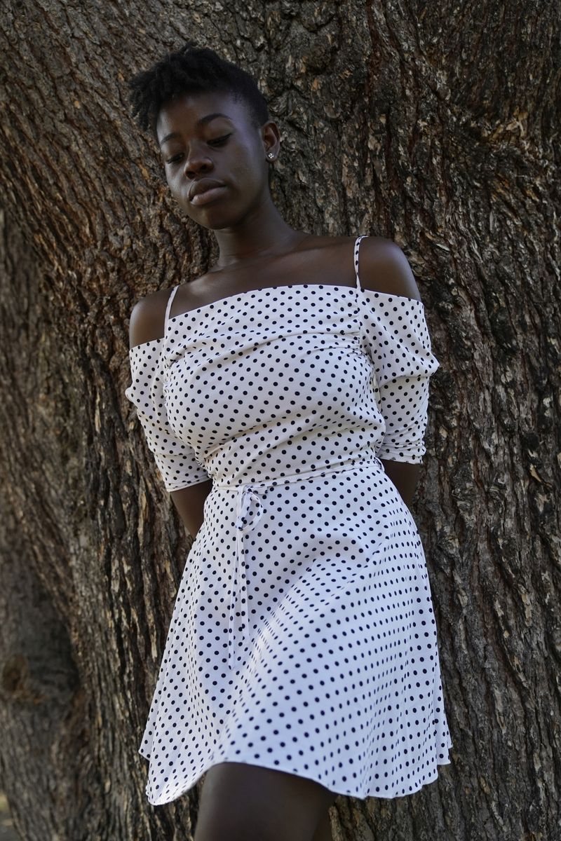 © Aleksandra Bardas - Juliette while singing in the park as preparation for her appearance on a TV show.