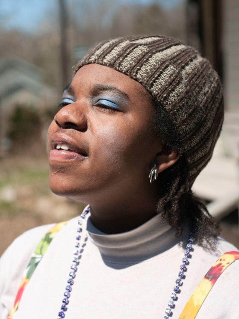 © Nathanael Turner - Anna practicing applying makeup