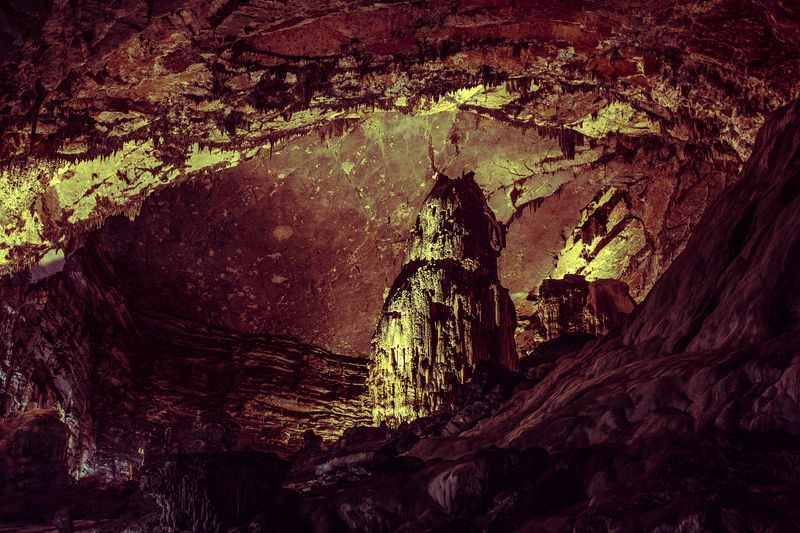 © Ilan Rabchinskey - Forge. Cacahuamilpa National Park caverns.