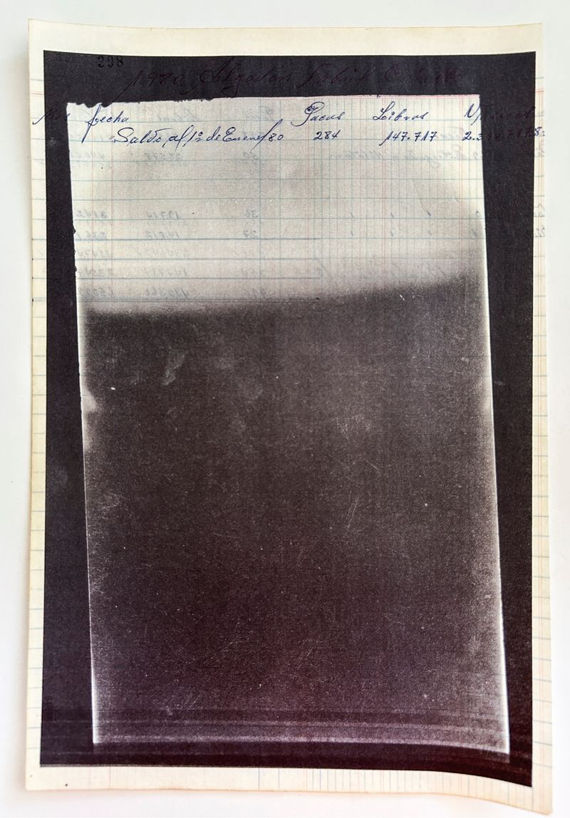 © Arnau Blanch Vilageliu - Image from the Perro que ladra no muerde photography project