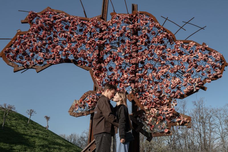 © Marylise Vigneau - Image from the FRONTLINES OF DIGNITY, SHREDDED SKIES AND OTHER LOVE STORIES photography project