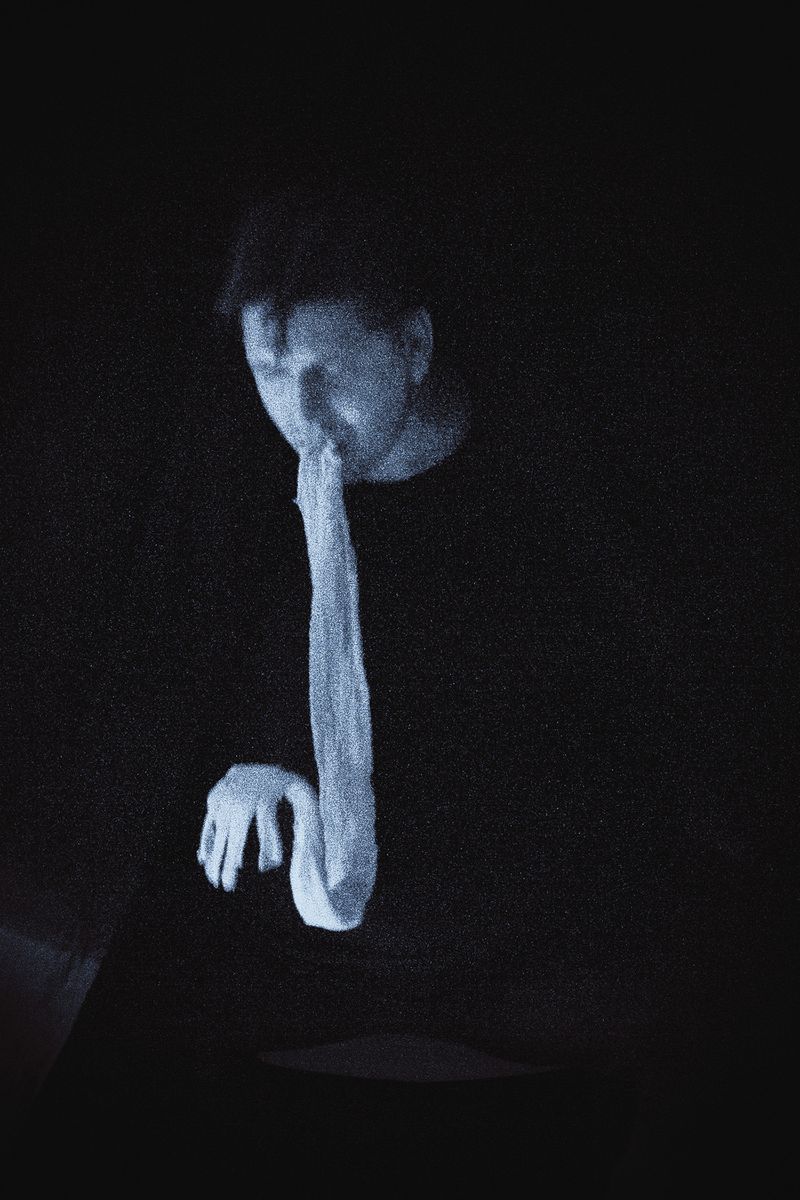 © Shannon Taggart - Image from the SÉANCE photography project