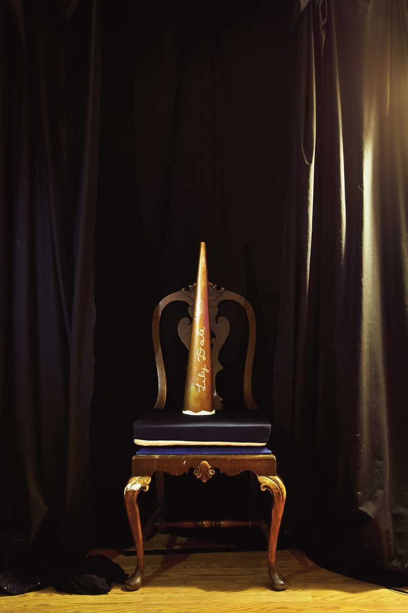 © Shannon Taggart - Image from the SÉANCE photography project
