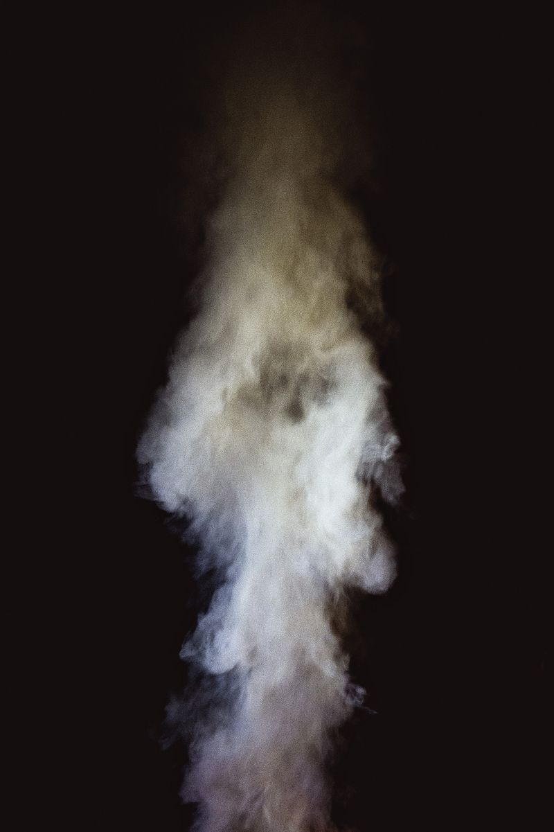 © Shannon Taggart - Image from the SÉANCE photography project