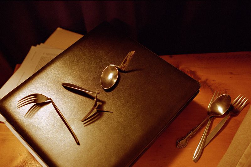 © Shannon Taggart - Image from the SÉANCE photography project