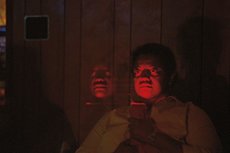 © Shannon Taggart - Image from the SÉANCE photography project