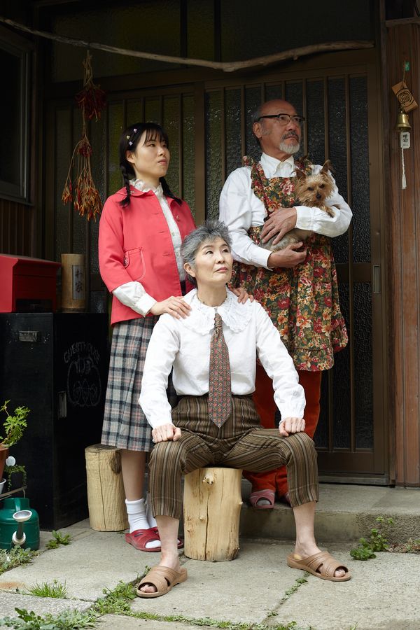 © Yuki Furusawa - A Truly Normal Family 01