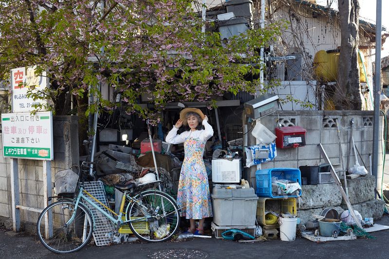 © Yuki Furusawa - Mother standing in front of an abandoned house.