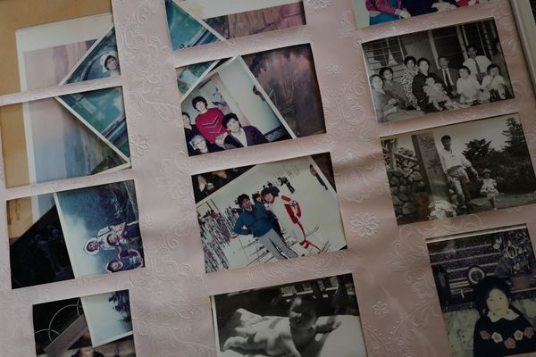 © Yuki Furusawa - amily photos that had been hung on the wall for 40 years.