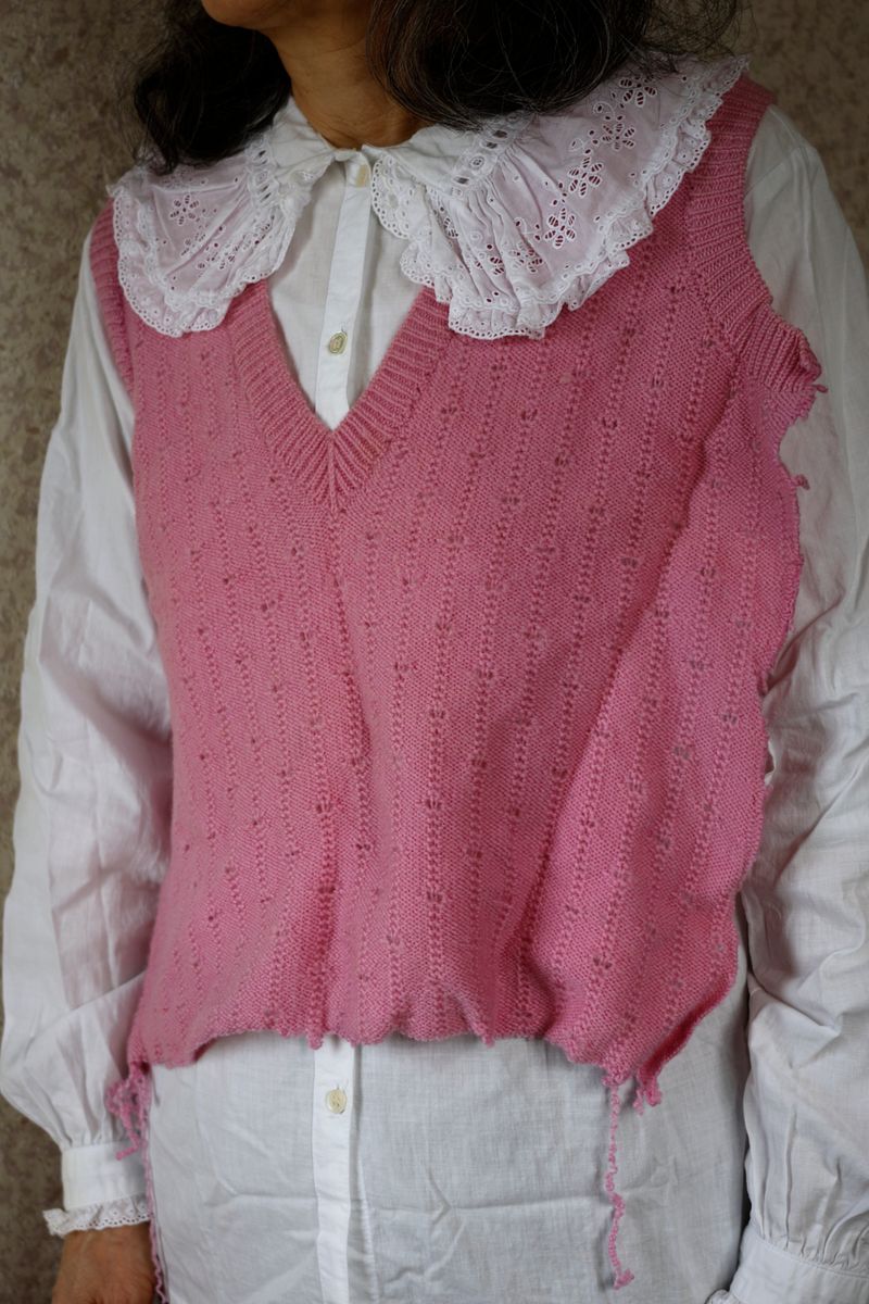 © Yuki Furusawa - My mother’s vest, which was knitted when she was a teenager, is now unraveling.