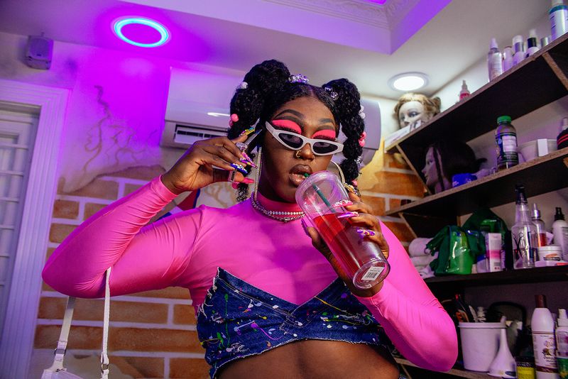 © Cholandesa - Image from the LUNULA; UÑA I KULTURA photography project