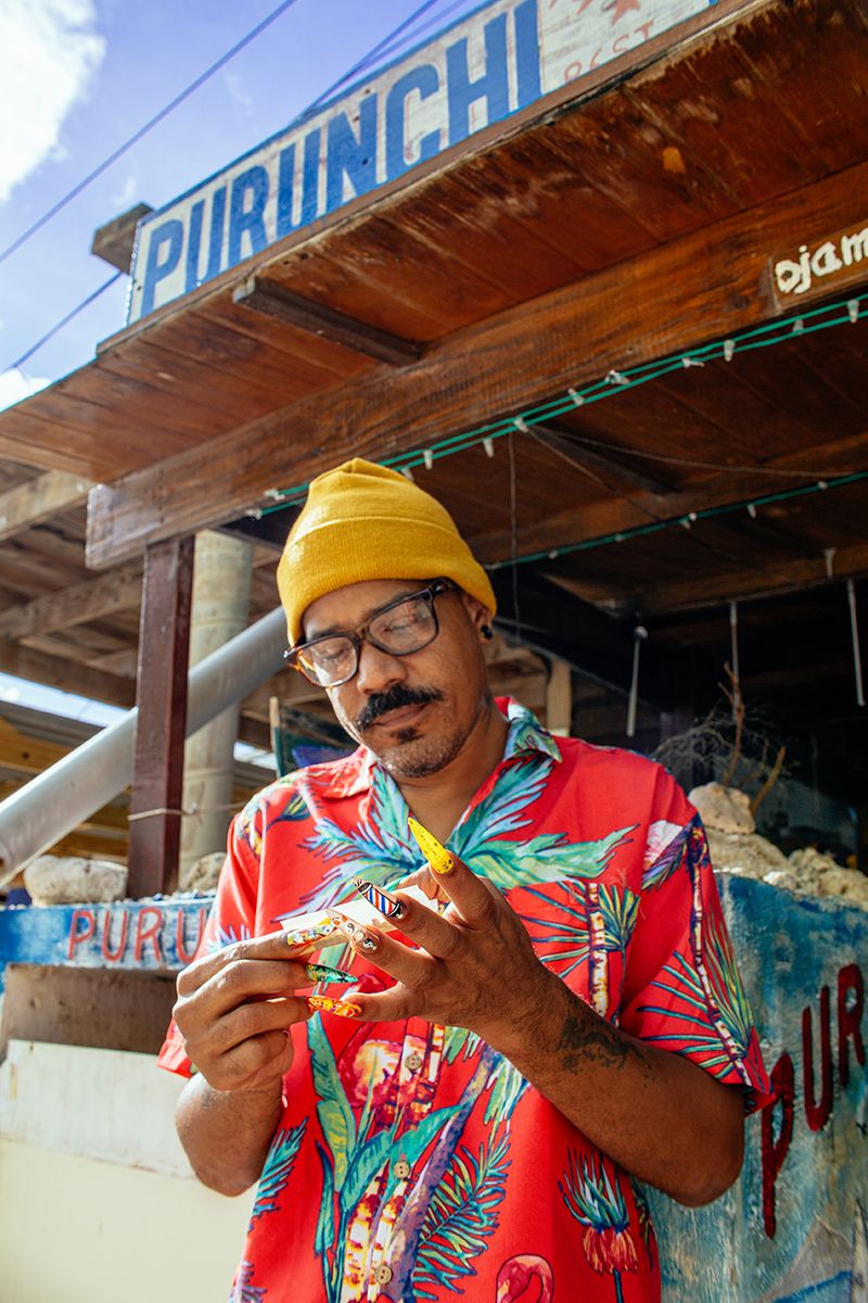 © Cholandesa - Image from the LUNULA; UÑA I KULTURA photography project