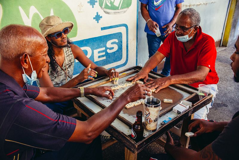 © Cholandesa - Image from the LUNULA; UÑA I KULTURA photography project