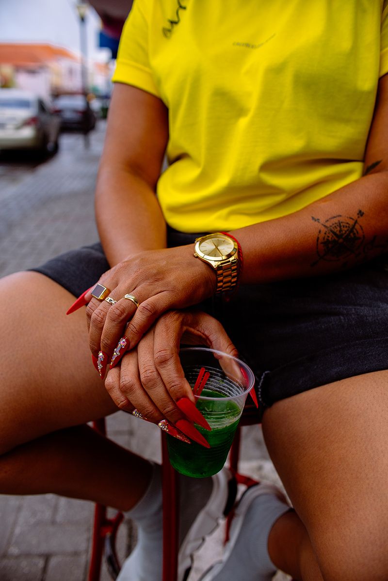 © Cholandesa - Image from the LUNULA; UÑA I KULTURA photography project