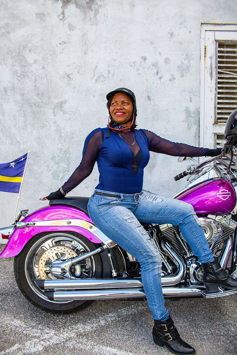 © Cholandesa - Image from the LUNULA; UÑA I KULTURA photography project