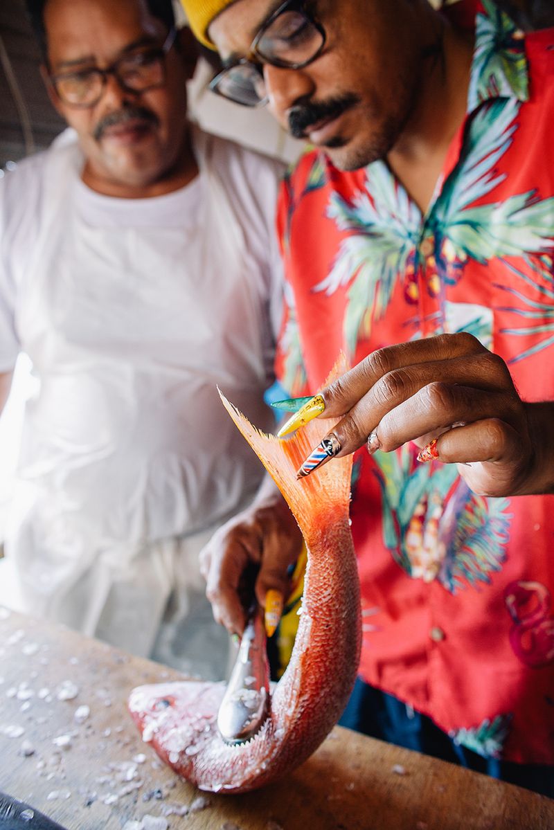 © Cholandesa - Image from the LUNULA; UÑA I KULTURA photography project