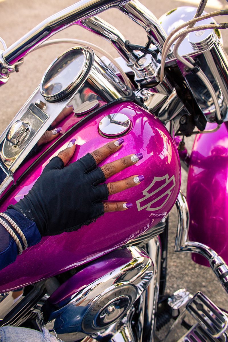 © Cholandesa - Image from the LUNULA; UÑA I KULTURA photography project