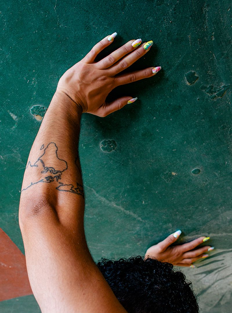 © Cholandesa - Image from the LUNULA; UÑA I KULTURA photography project