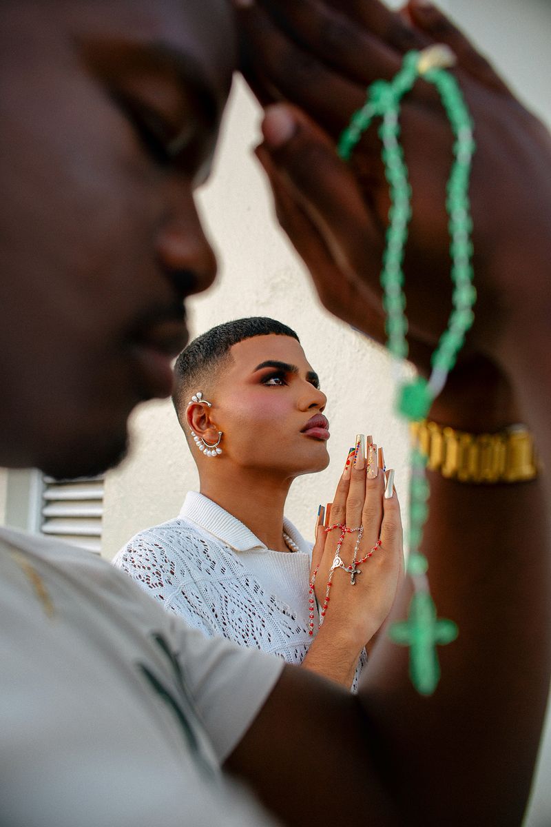 © Cholandesa - Image from the LUNULA; UÑA I KULTURA photography project