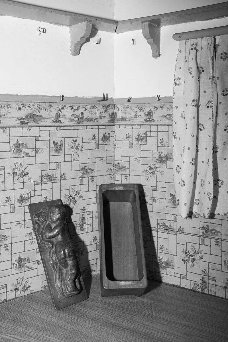 © Elena Helfrecht - Anticipation, 2019 | Jewellery Box carved by my great-grandfather before his disappearance.