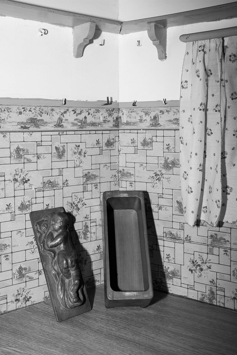 © Elena Helfrecht - Anticipation, 2019 | Jewellery Box carved by my great-grandfather before his disappearance.