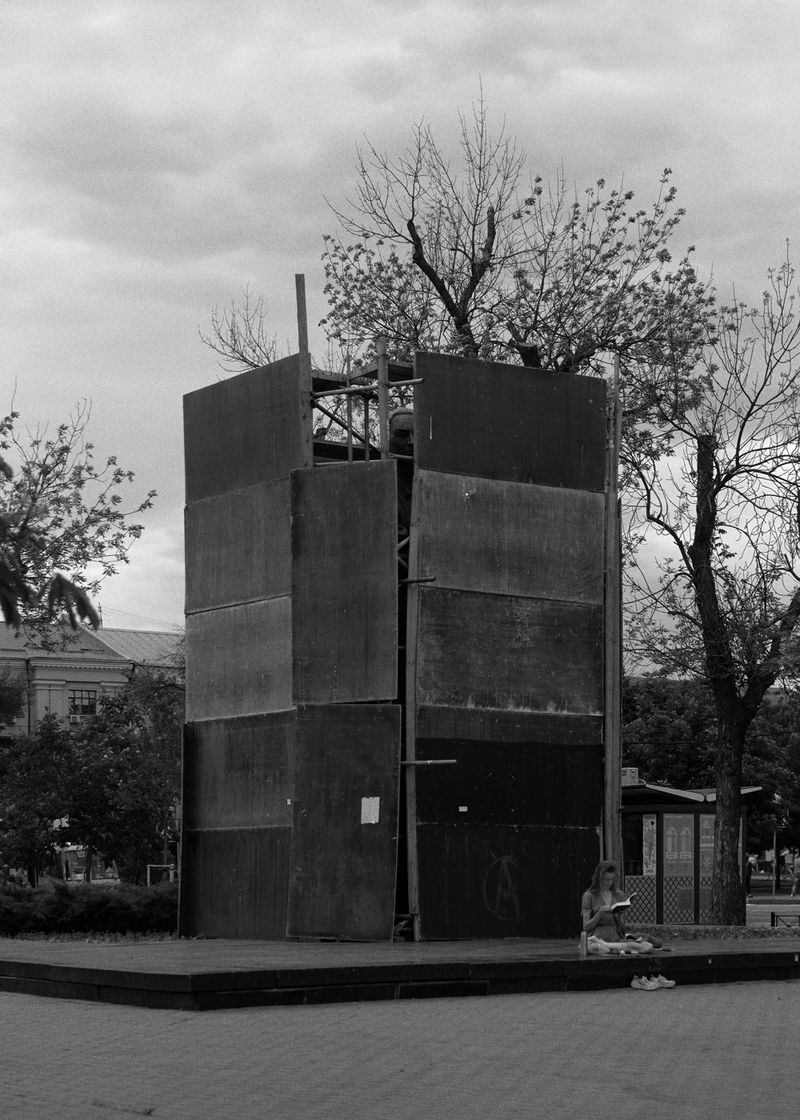 © Pernille Sandberg - A girl reading in a book in front of the Monument To Grigory Skovoroda.