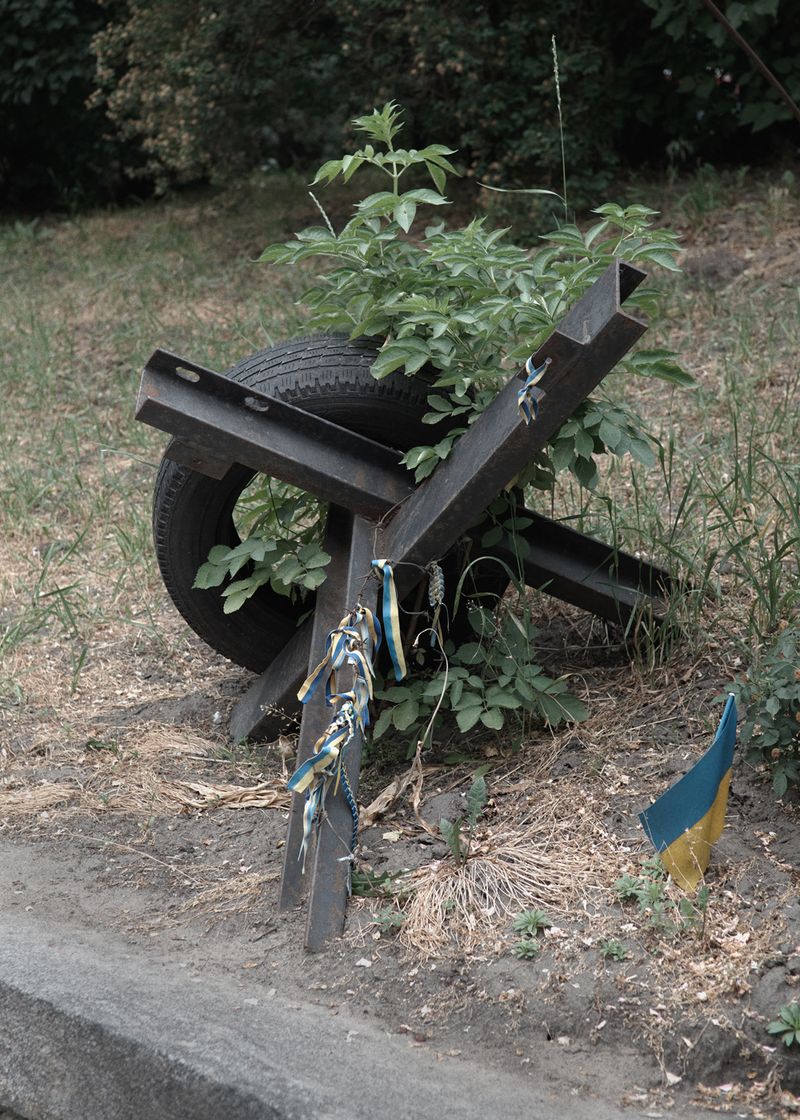 © Pernille Sandberg - A symbolic roadblock outside the National Center Ukrainian House.
