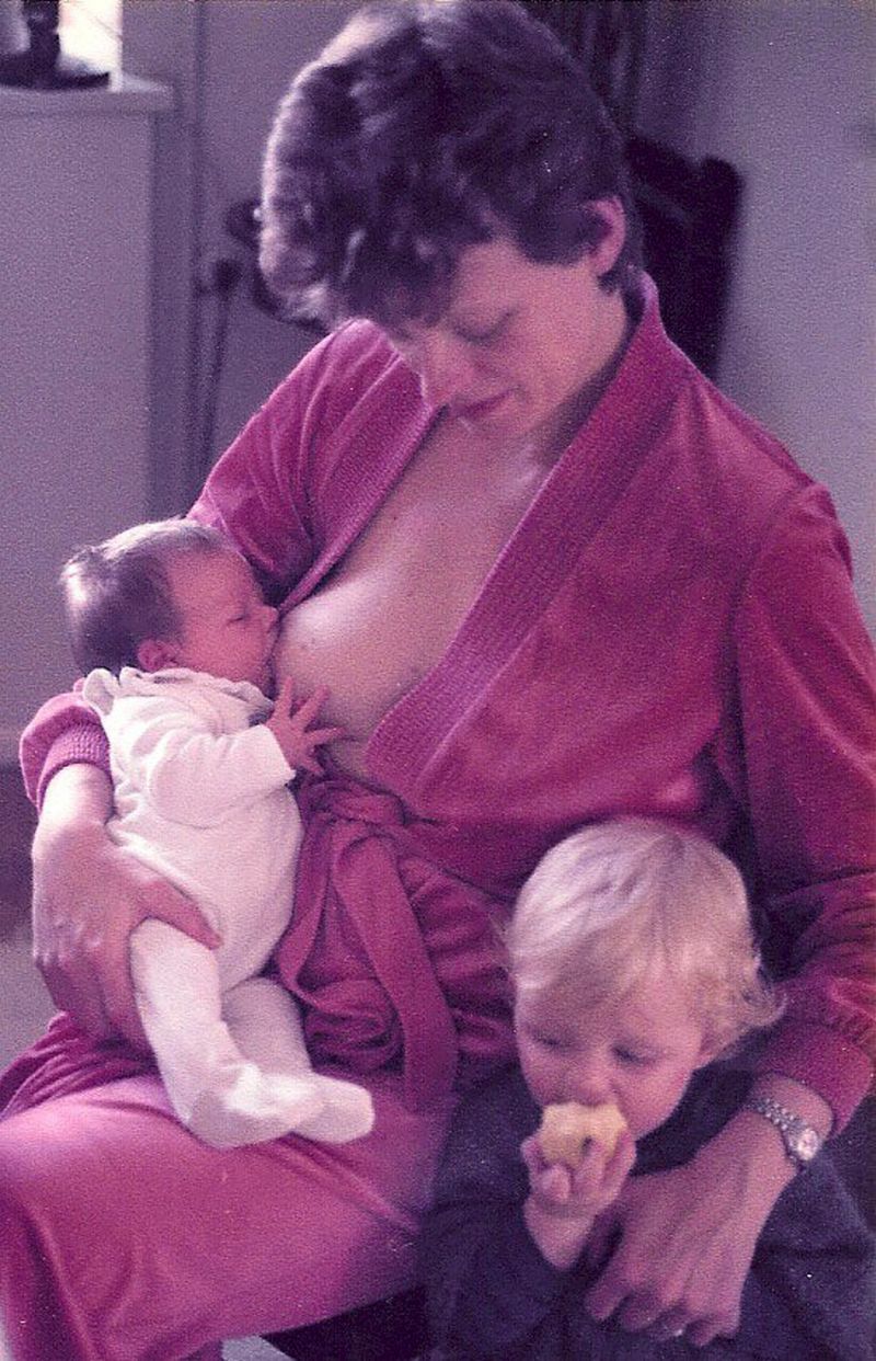 © Julia Mejnertsen - My mother, my sister and I - family archival photograph