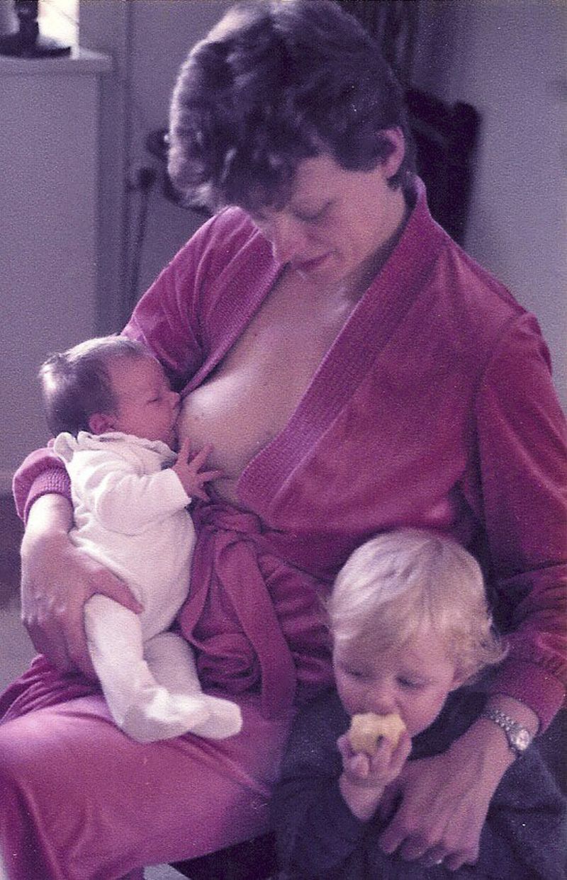 © Julia Mejnertsen - My mother, my sister and I - family archival photograph