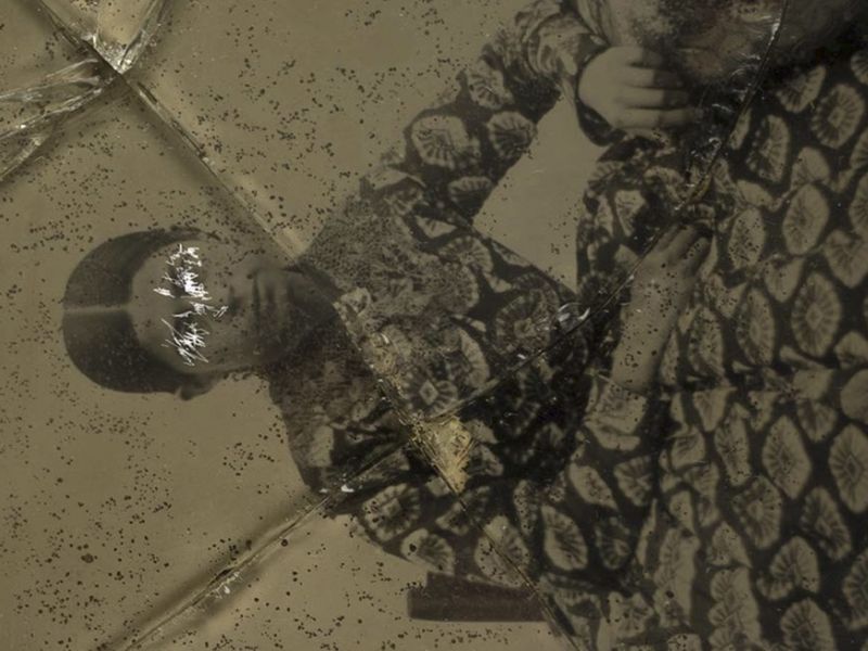 © Liza Ambrossio - Ambrotype of the family album that represents the desire to destroy a woman from my family to another. © Liza Ambrossio